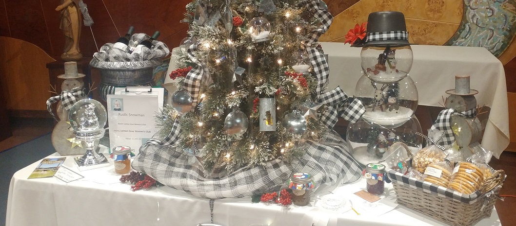picture of a heavily decorated Christmas Tree