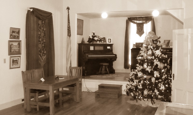 picture of meeting area inside the woman's club